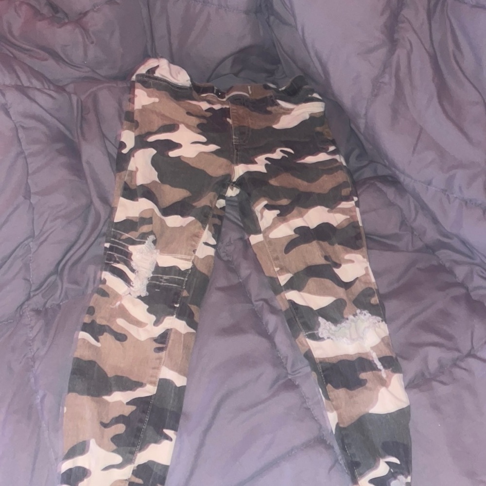 Camo ripped jeans